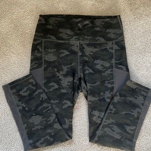 Camo Fabletics 3/4 legging capris